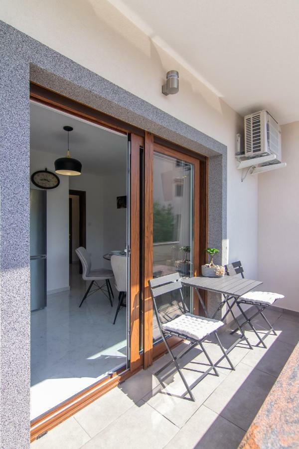 Apartments Edi & Tea Malinska Exterior photo